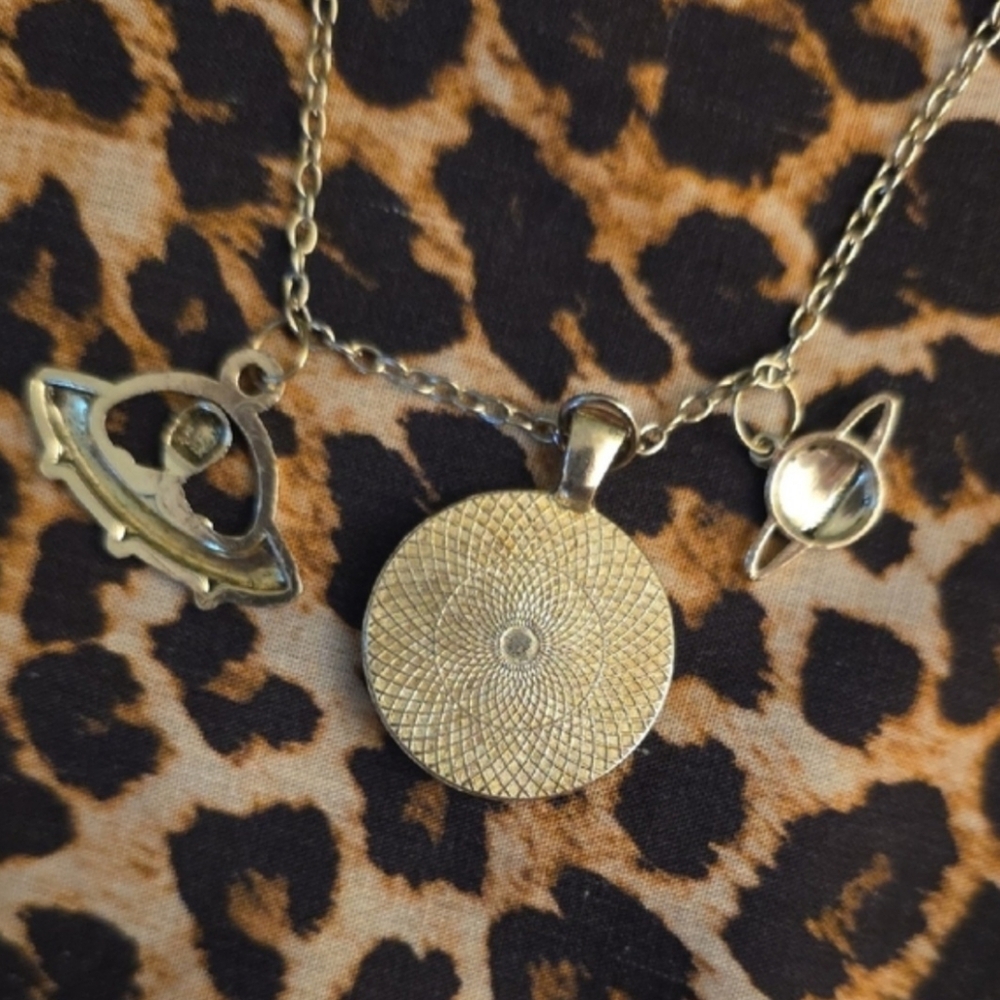 Y2K Alien Pendant Necklace w/ Planet & UFO Charms Silver Tone 90s Style Sci-Fi - Picture 4 of 9